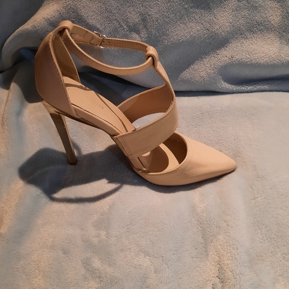 Le Chateau cream pumps - Picture 1 of 4